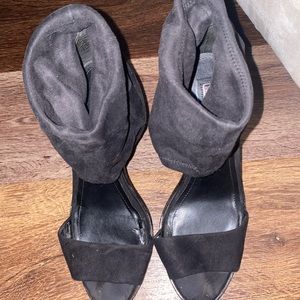 Bcbg heels black suede . 10m